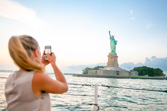 60-Minute Statue of Liberty Sightseeing Cruise - From Pier 36: your easy start in Lower Manhattan
