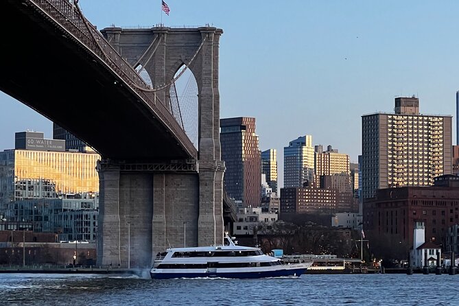 60-Minute Statue of Liberty Sightseeing Cruise - Where to sit for photos: indoor comfort, outdoor standing, and bar stops