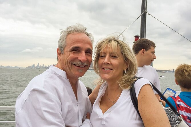 60-Minute Statue of Liberty Sightseeing Cruise - Onboard narration and music: learning the harbor while you float