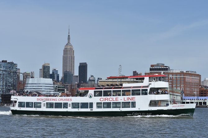Circle Line: 1.5hr - New York City Landmarks Cruise - The UN and Governors Island: history that shows up on the water
