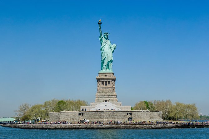 Circle Line: 1hr - NYC Liberty Cruise - One World Trade Center and the Lower Manhattan sweep: big skyline energy, no rush