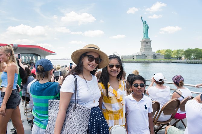 Circle Line: 2.5hr - Complete Manhattan Island Cruise - Live Narration Plus the App Option (With Your Own Headphones)