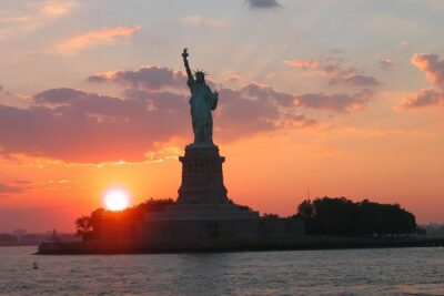 Circle Line: 2hr - New York City Harbor Lights Cruise - The Night Route: Manhattan Landmarks, Bridges, and the Harbor Pass-By