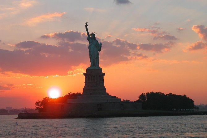 Circle Line: 2hr - New York City Harbor Lights Cruise - The Night Route: Manhattan Landmarks, Bridges, and the Harbor Pass-By