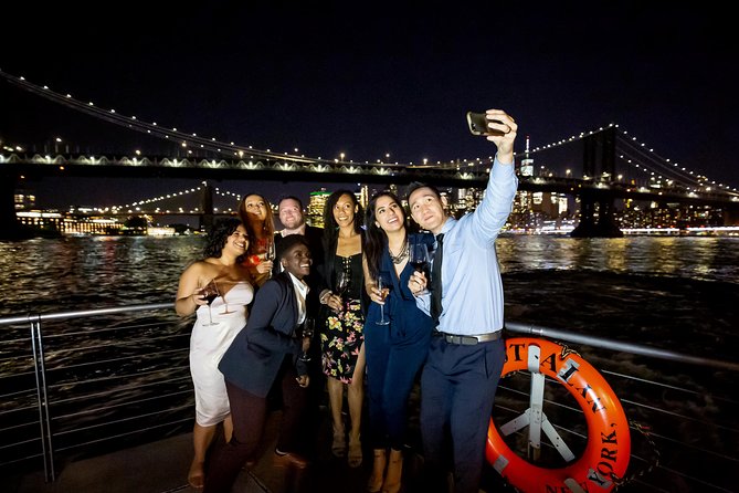 City Cruises New York: Bateaux Premier Dinner Cruise - Dinner, live music, and service that keeps the pace comfortable