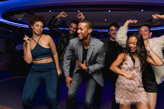 City Cruises New York: Signature Dinner Cruise - The skyline route: Lady Liberty photos, Empire State views, and more