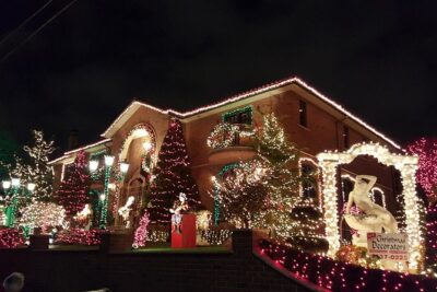 Dyker Heights Brooklyn Christmas Lights Tour - The Dyker Heights walk: where the neighborhood shows its personality