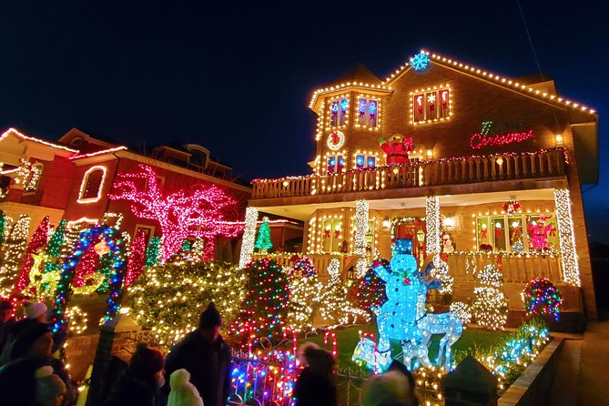 Dyker Heights Christmas Lights Guided Tour - The 4:15 pm Start: Manhattan to Brooklyn Without the Headache