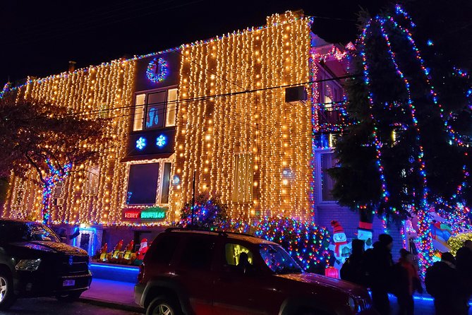 Dyker Heights Christmas Lights Guided Tour - What to Pack and How to Time Your Photos