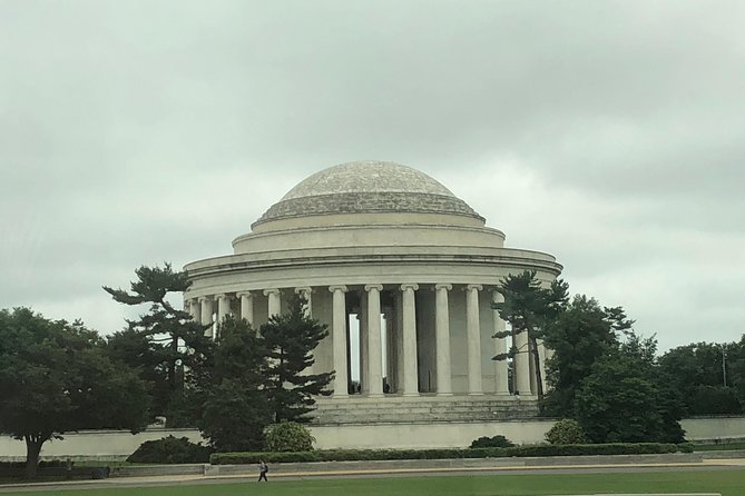 Excursion to Washington from New York in 1 day - World War II Memorial and National Archives: big scale, quick hits