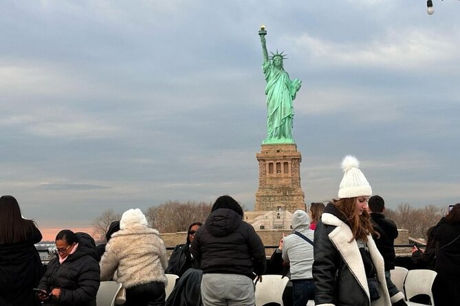 Express Sightseeing Bus Tour with Statue of Liberty Cruise Combo - Commentary and guide vibe: what you might get (and what to watch)