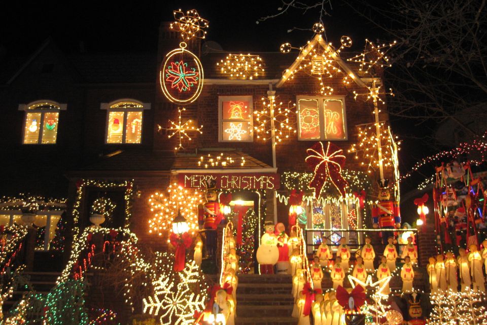 From Manhattan: 4-Hour Brooklyn Christmas Magic Tour - Dyker Heights Walking Tour (1 Hour): The Part You Shouldn’t Skip