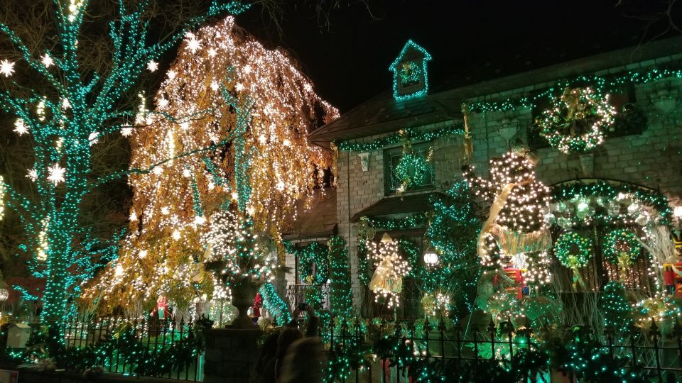 From Manhattan: 4-Hour Brooklyn Christmas Magic Tour - Guides and Drivers: The Difference Between Seeing Lights and Understanding Them