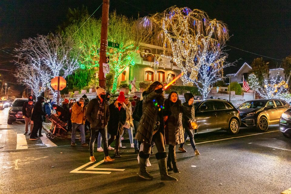 From Manhattan: 4-Hour Dyker Heights Holiday Lights Bus Tour - The ride from Manhattan to Brooklyn: why the bus portion matters