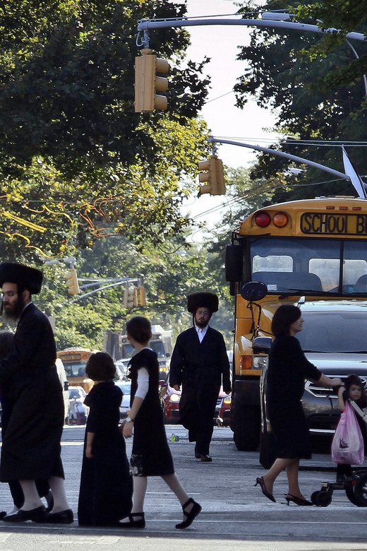 From Manhattan: 5-Hour Bronx, Queens, and Brooklyn Bus Tour - Timing, breaks, and what to watch for during the 5 hours
