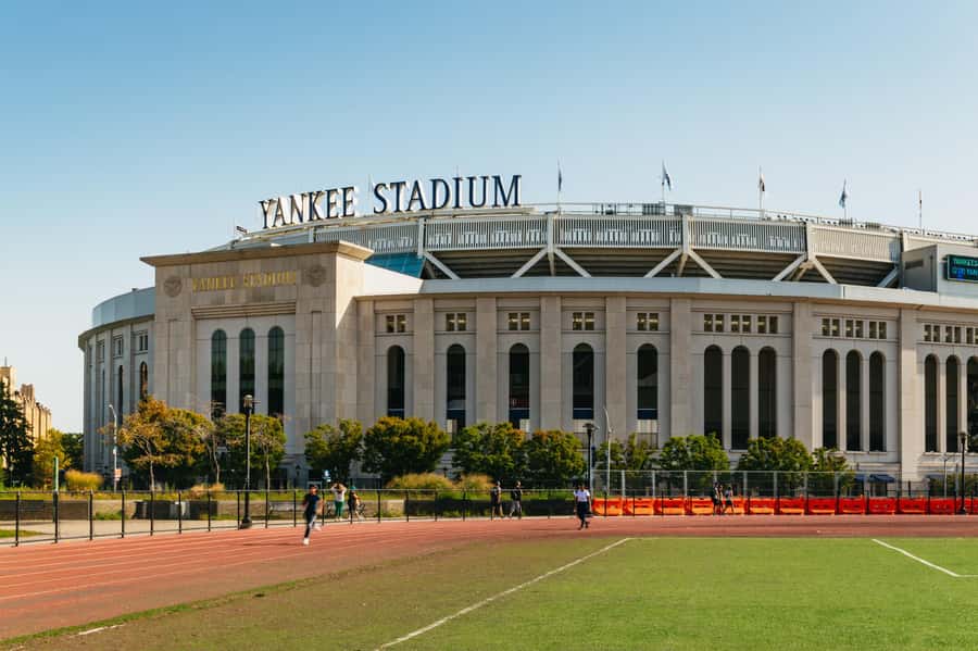 From Manhattan: Full-Day NYC Boroughs and Coney Island Tour - Harlem’s Apollo Theater Stop: Where Music History Lives