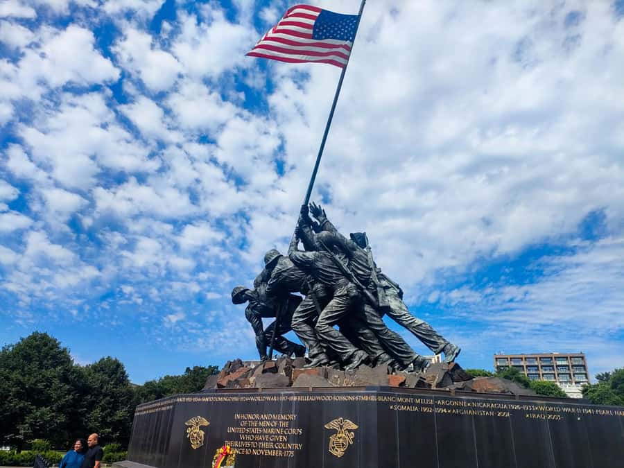From New York City: Washington and Philadelphia 1-Day Tour - Washington DC highlights: National Mall, Iwo Jima, and the Lincoln Memorial