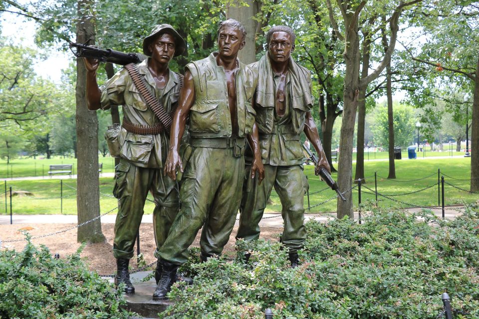 From NYC: Guided Day Trip to Washington DC by Van or Bus - White House and Capitol: Icon Photos With a Reality Check