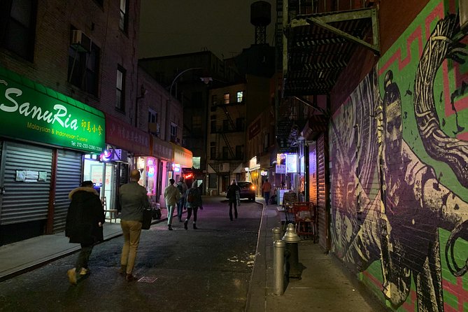 Gangsters and Ghosts Tour New York City - Stop 3: West Village haunted mansions and ghost lore (40 minutes)