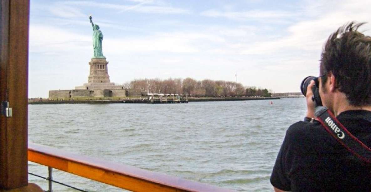 Manhattan: Statue and Skyline Cruise Aboard a Luxury Yacht - Hudson River and New York Harbor: The Skyline Sweep That Makes the Price Make Sense