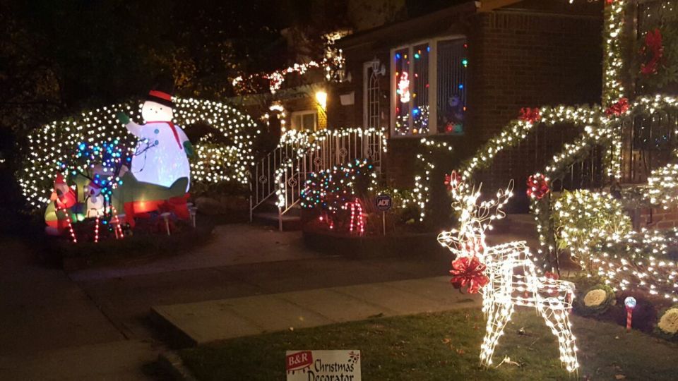 New York City: Dyker Heights Christmas Lights Tour - Key things to know before you go