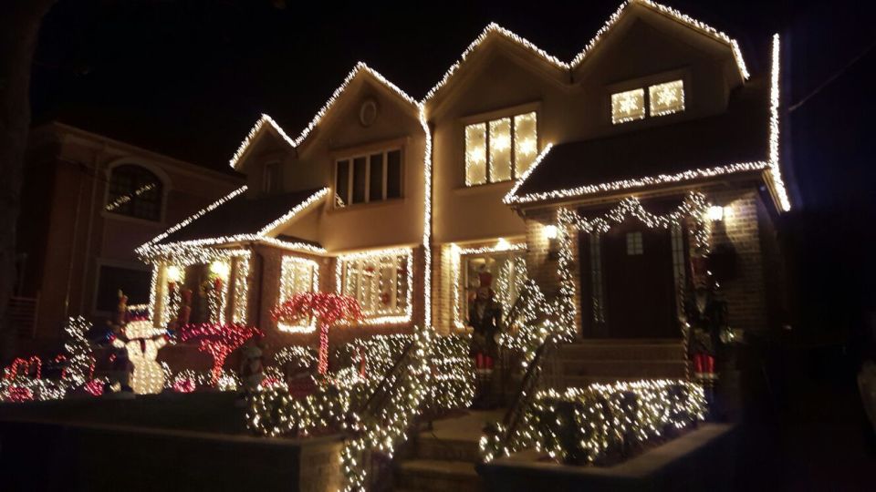New York City: Dyker Heights Christmas Lights Tour - Brooklyn Bridge and Dumbo: finishing with Manhattan views (and a bit of time pressure)