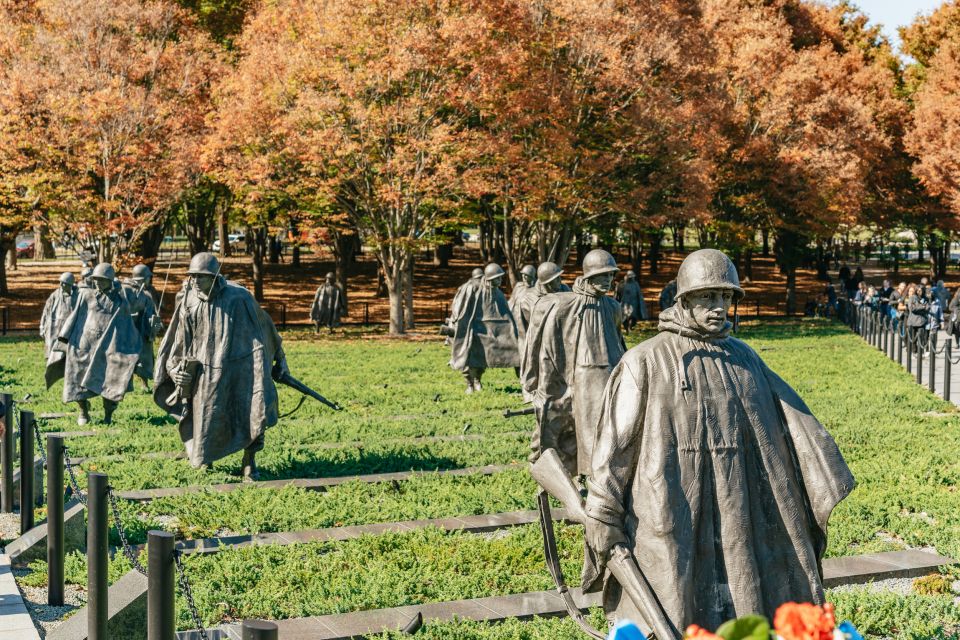 New York City: Full-Day Washington DC City Highlights Tour - Lincoln Memorial and war memorials: time to actually reflect