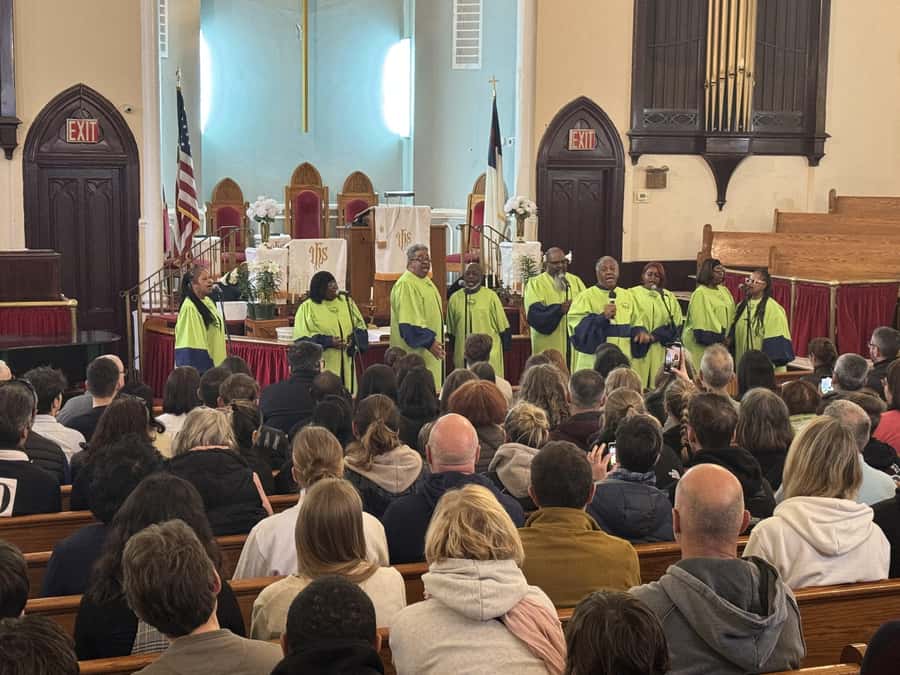 New York City: Harlem Gospel Live Music Concert - Saturday Gospel at Mount Olivet: The Real Reason It Works