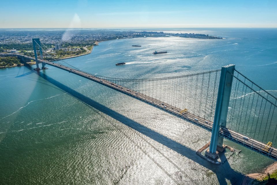 New York City: Manhattan Helicopter Tour - The 18–20 Minute Option: More Bridges, Harlem, the Bronx, and Yankee Stadium Views