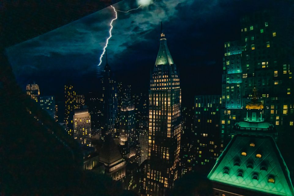 New York City: RiseNY Experience Ticket - Photo ops with Broadway sets and fashion galleries