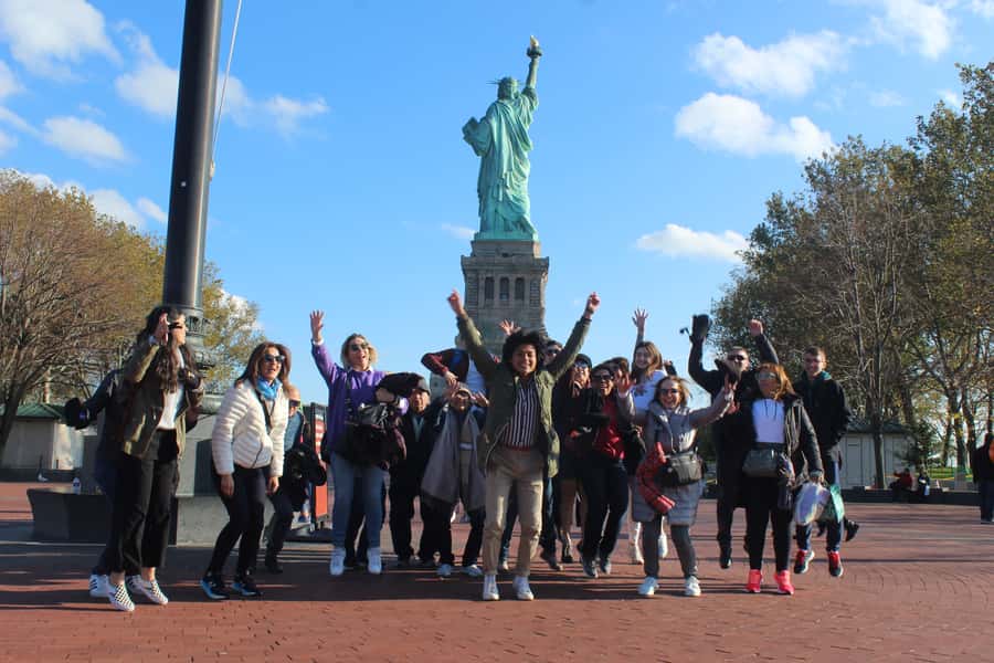 New York City: Statue of Liberty & Ellis Island Guided Tour - Meeting at SeaGlass Carousel and settling into the day