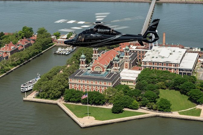 NY Helicopter Tour: Manhattan & Brooklyn (Heliport Fees Incl.) - Windows, narration, and the “seat issue” you can’t ignore