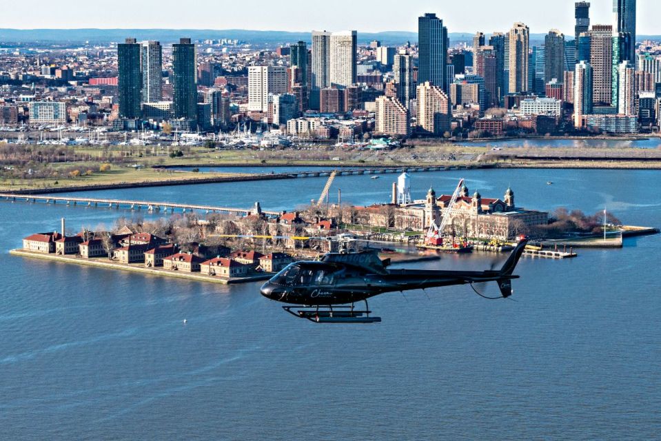NYC: Big Apple Helicopter Tour - Entering the action at Pier 6