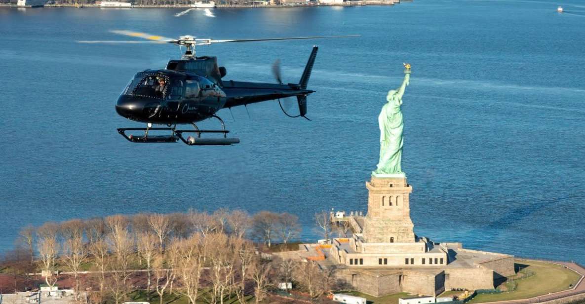 NYC: Big Apple Helicopter Tour - Lady Liberty and the harbor: Statue of Liberty plus the island views