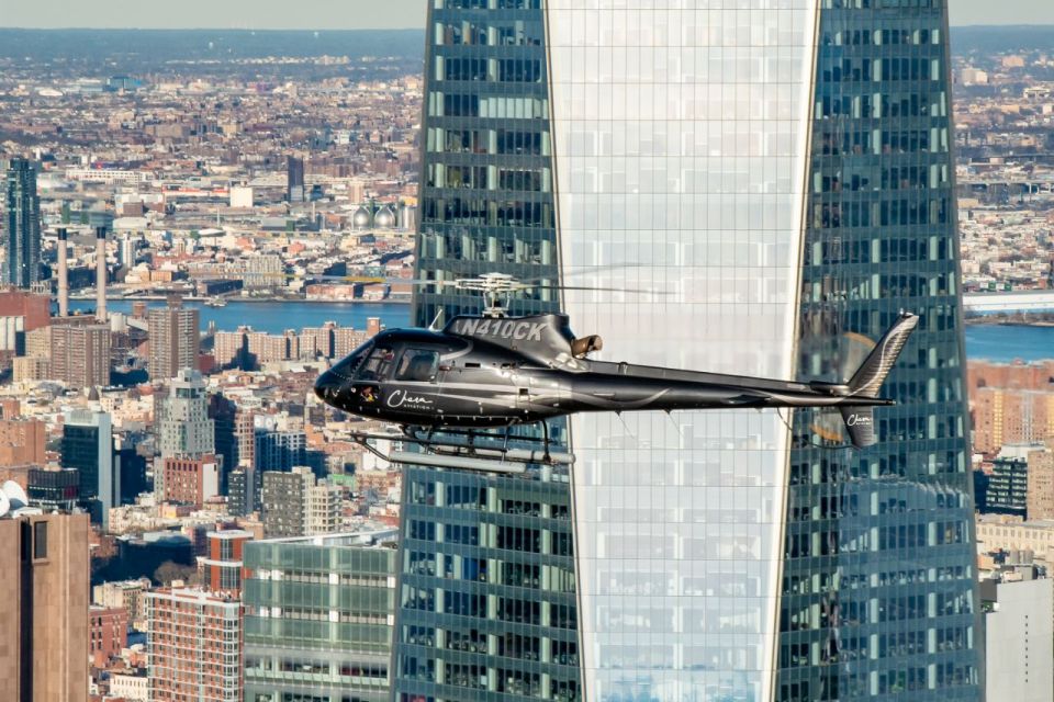 NYC: Big Apple Helicopter Tour - Safety, seating, and what small-group really feels like