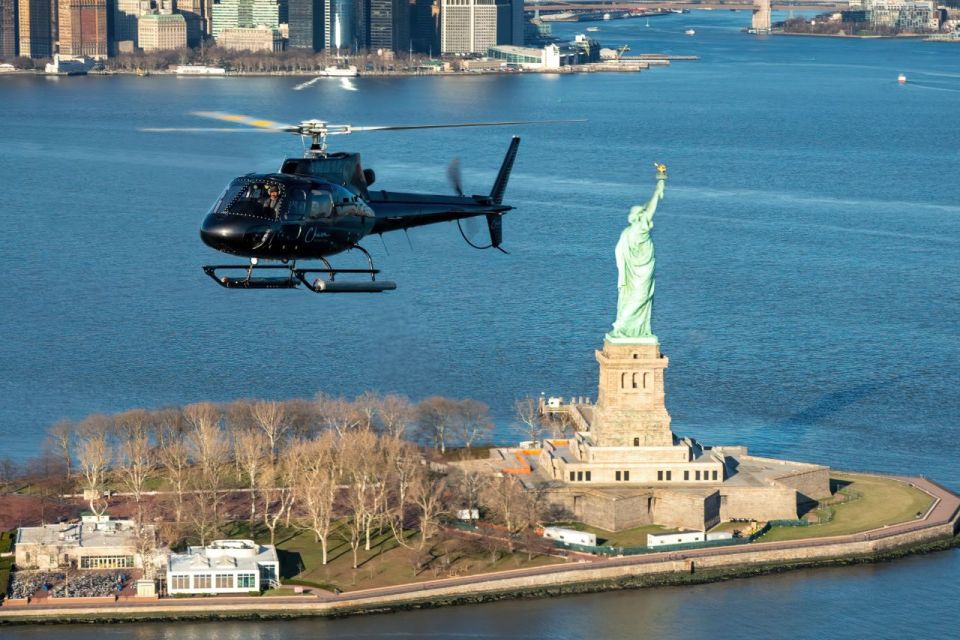 NYC: Big Apple Helicopter Tour - Manhattan from the sky: Empire State, Chrysler, and skyline angles
