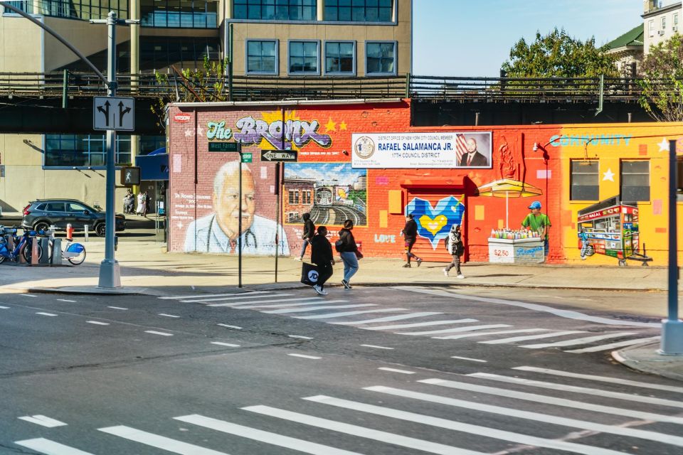 NYC: Brooklyn, Bronx, Queens Sightseeing Bus Tour - Little Italy and Chinatown finish: the easiest place to keep going