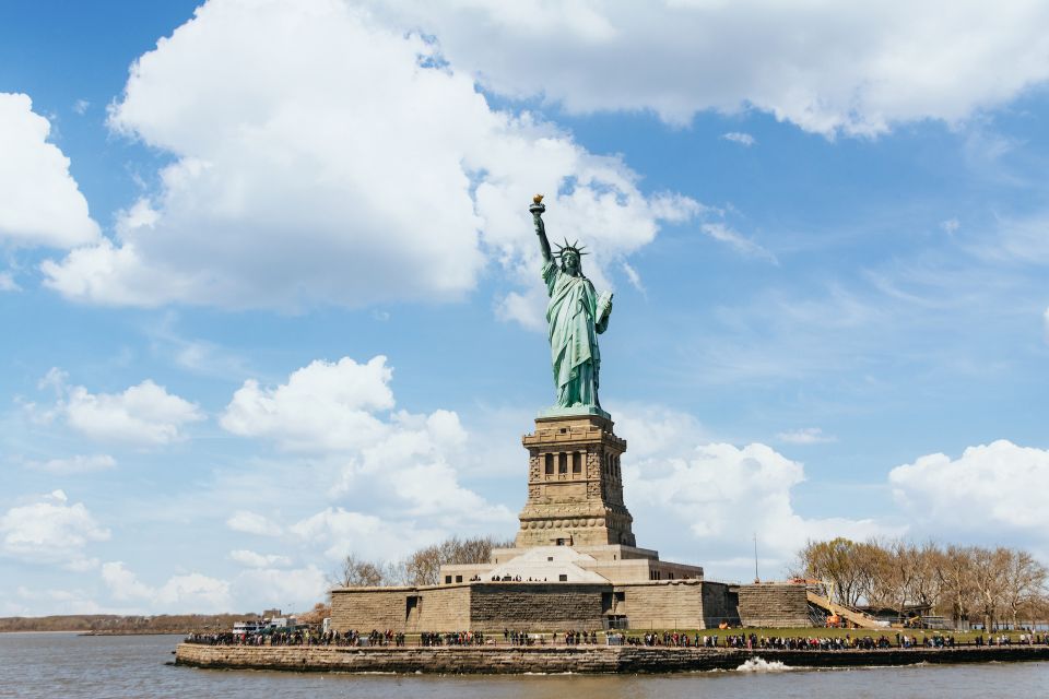NYC: Circle Line 1.5-Hr Landmarks Skip-The-Box-Office Cruise - Comfort, Facilities, and What to Bring (No Outside Food)