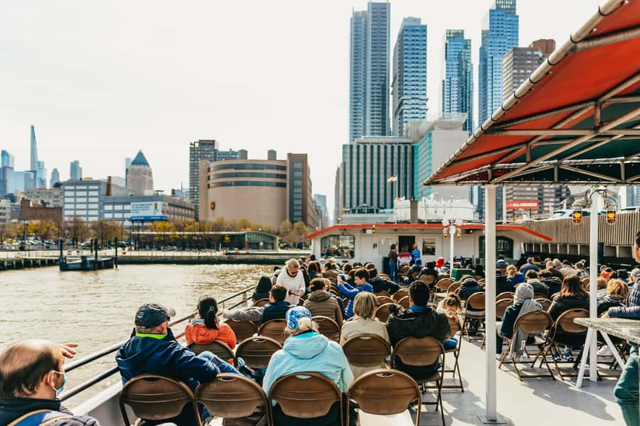 NYC: Circle Line 2.5 Hour Best of NYC Boat Cruise - South Street Seaport to Brooklyn Bridge: The Skyline Tightens