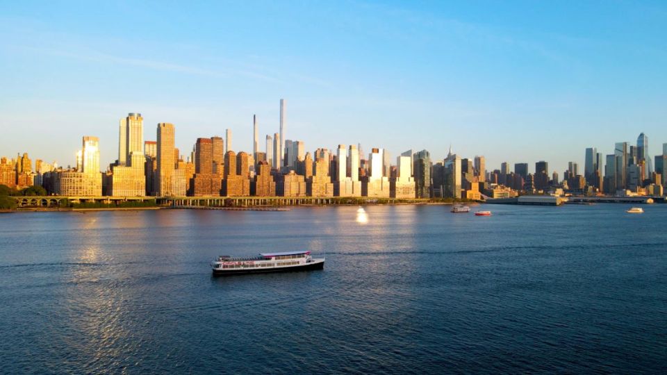 NYC: Circle Line 2h Harbor Lights Cruise Skip-The-Box-Office - The Route: Lower Manhattan to Liberty and All the Bridge Lighting