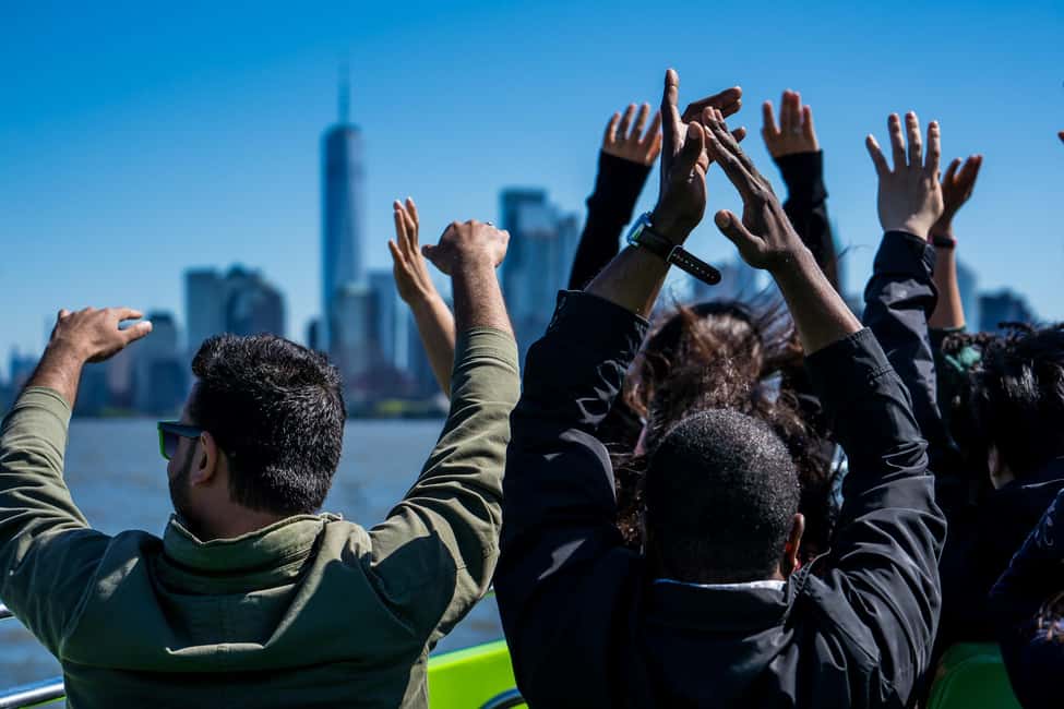 NYC: Circle Line "The Beast" Midtown/Downtown Speedboat Ride - Onboard Music, Narration, and the Crew’s Sense of Fun