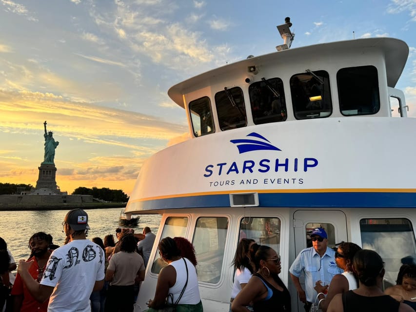 NYC: Downtown and Statue of Liberty Sightseeing Cruise - Statue of Liberty Photo Time: Dedicated Selfie Setup + Digital Delivery