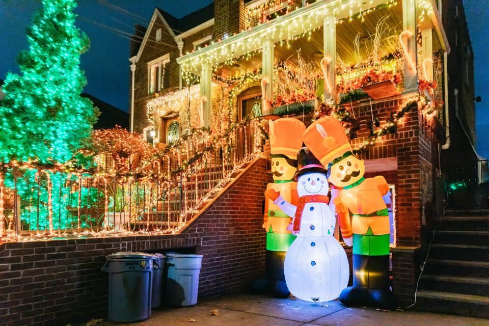 NYC: Dyker Heights Christmas Lights & Skyline View Bus Tour - Brooklyn Bridge Park: a skyline stop that usually delivers the best angles
