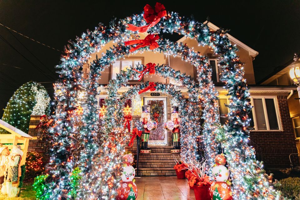 NYC: Dyker Heights Christmas Lights & Skyline View Bus Tour - Riding the East River back: skyline views you don’t get on foot