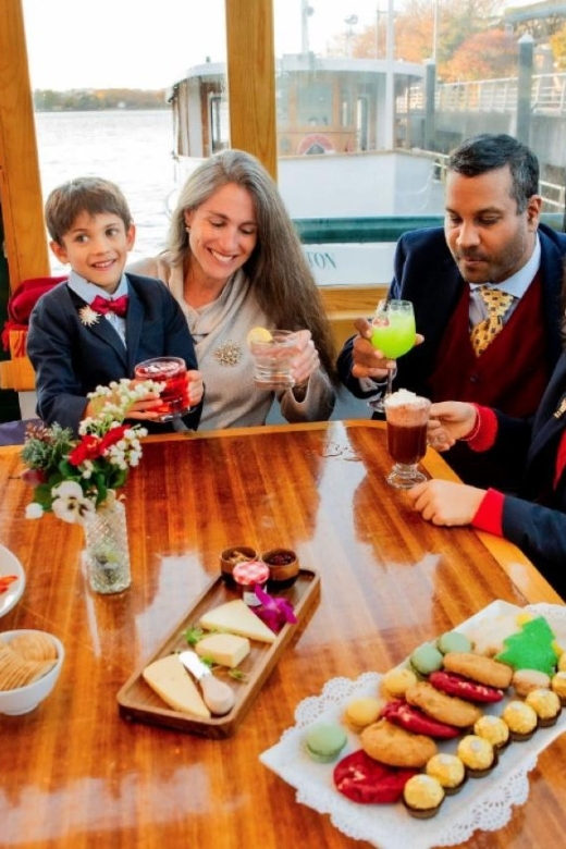 NYC: Holiday Yacht Cruise with Jazz, Cocoa & Carols - Practical Tips: What to Bring and How to Plan Your Evening