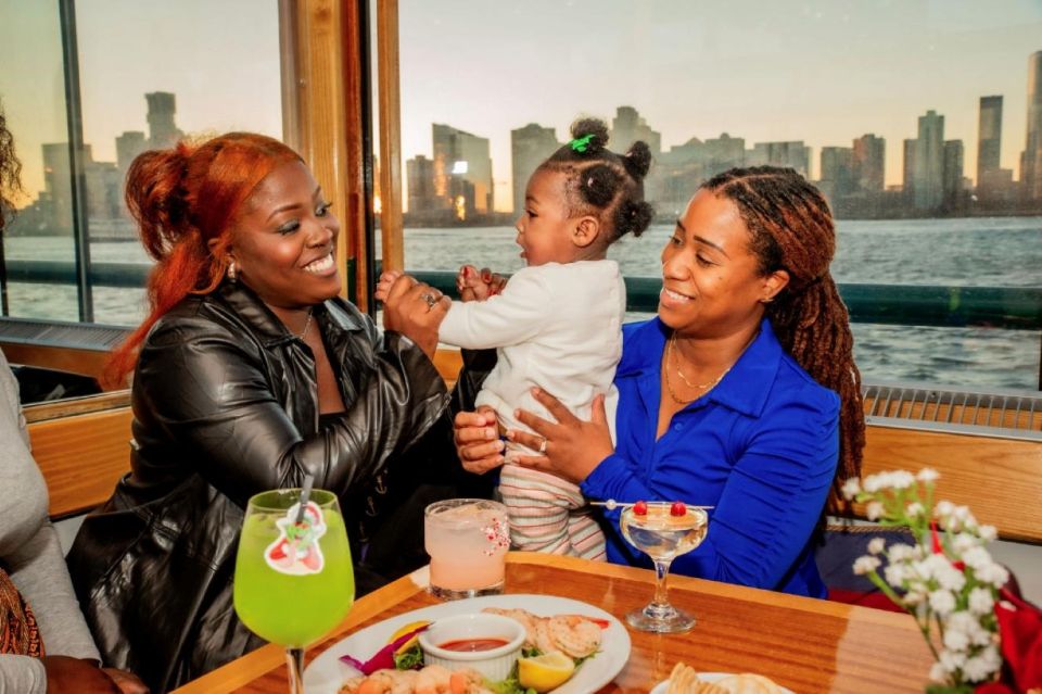 NYC: Holiday Yacht Cruise with Jazz, Cocoa & Carols - Service Details That Actually Change the Night