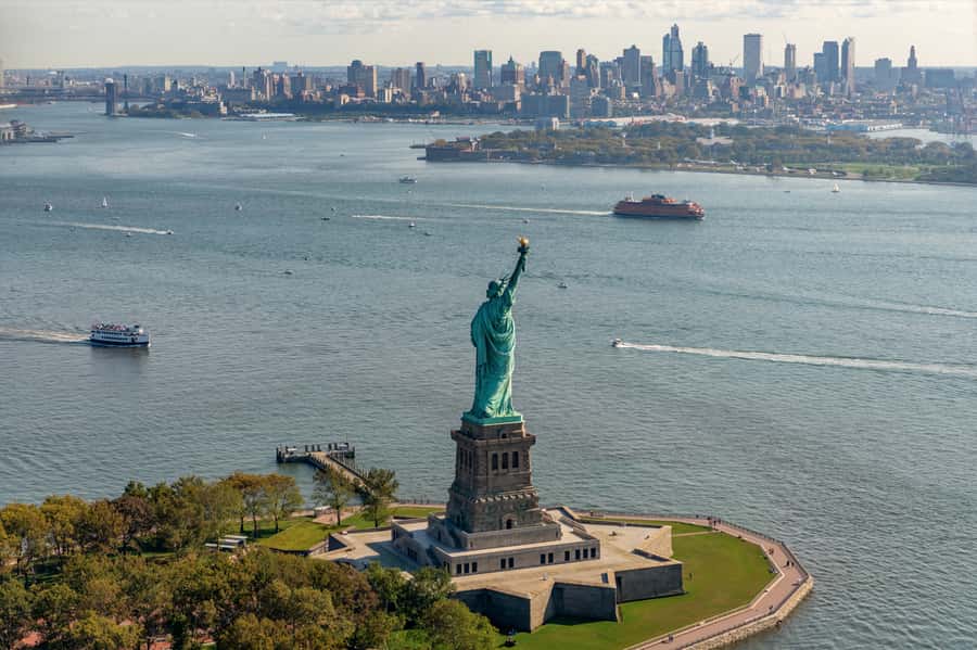 NYC: Manhattan Sightseeing Helicopter Tour - Timing, flight day realities, and why Sundays matter