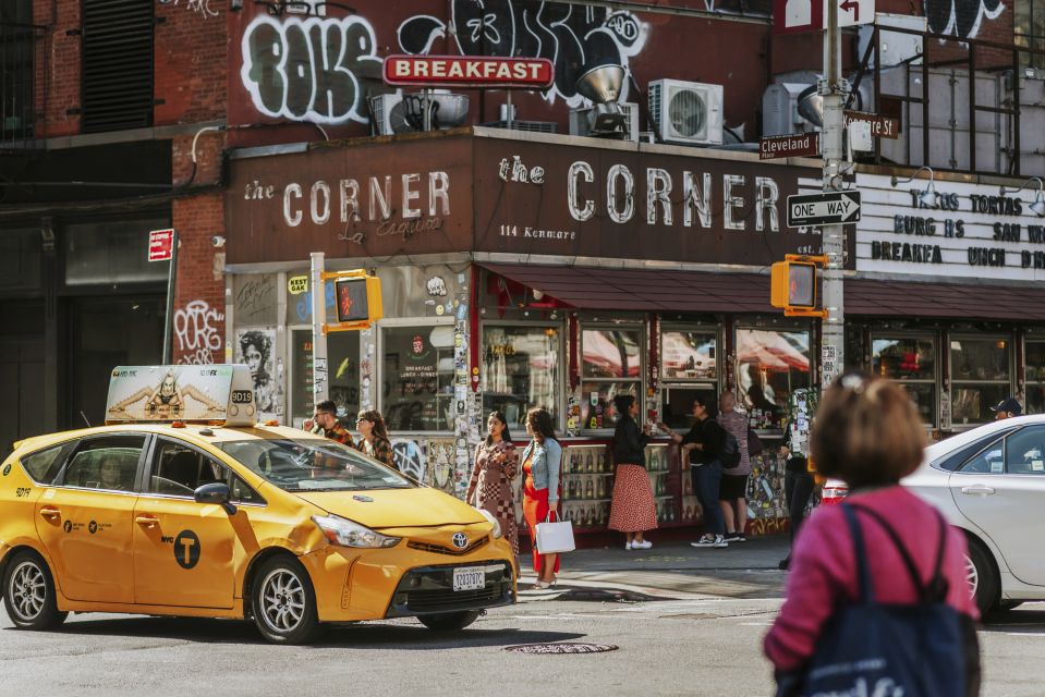 NYC: SoHo, Little Italy, and Chinatown Guided Tour - City Hall Park, Woolworth Building, and St. Paul’s Chapel: The Old Bones of the City