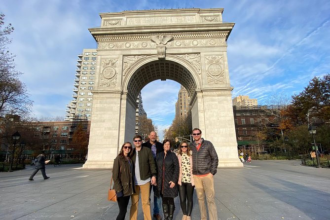 NYC TV & Movie Locations Bus Tour – Friends, Seinfeld & More - The coach-and-clip format: seeing a scene while you pass it