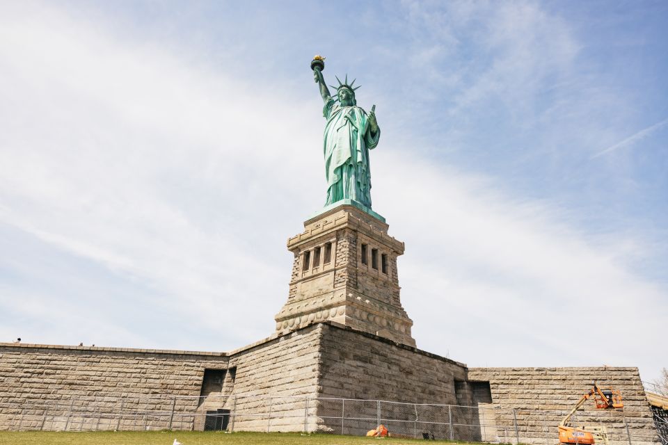NYC: Wall Street Tour with 9/11 Memorial and Statue Ferry - Ferry to Liberty Island: security, timing, and the view you paid for